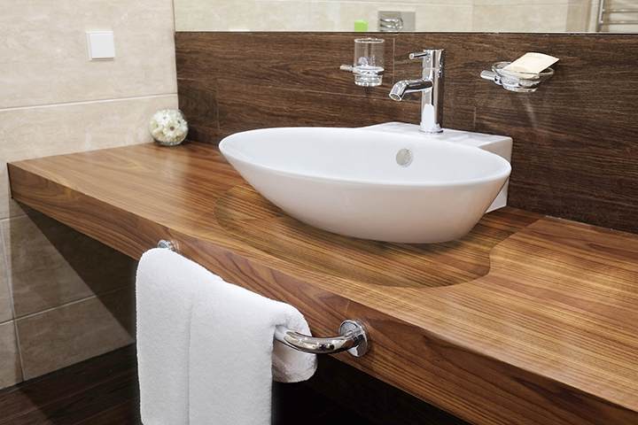 EVIER DESIGN SUR SALLE DE BAIN BOIS